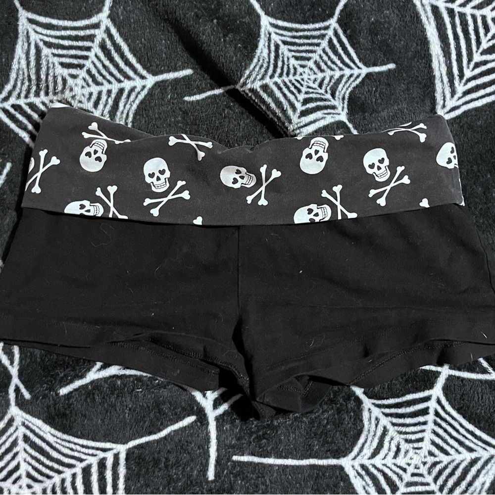 no boundaries skull booty shorts 🖤